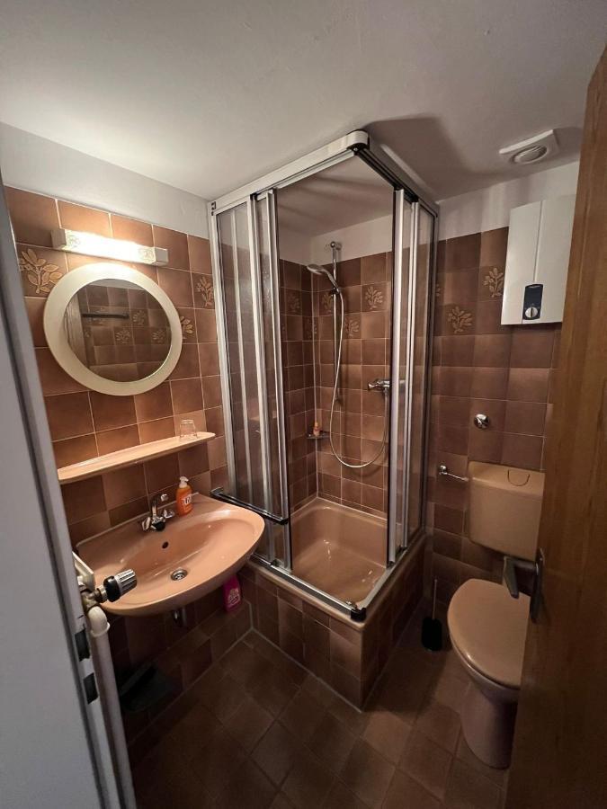 Messe Flughafen Apartman Düsseldorf Kültér fotó