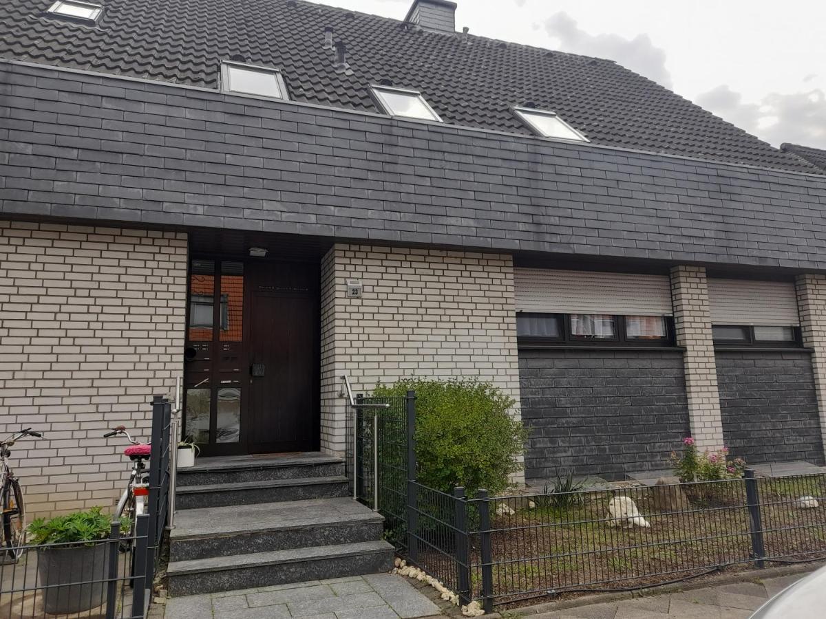 Messe Flughafen Apartman Düsseldorf Kültér fotó